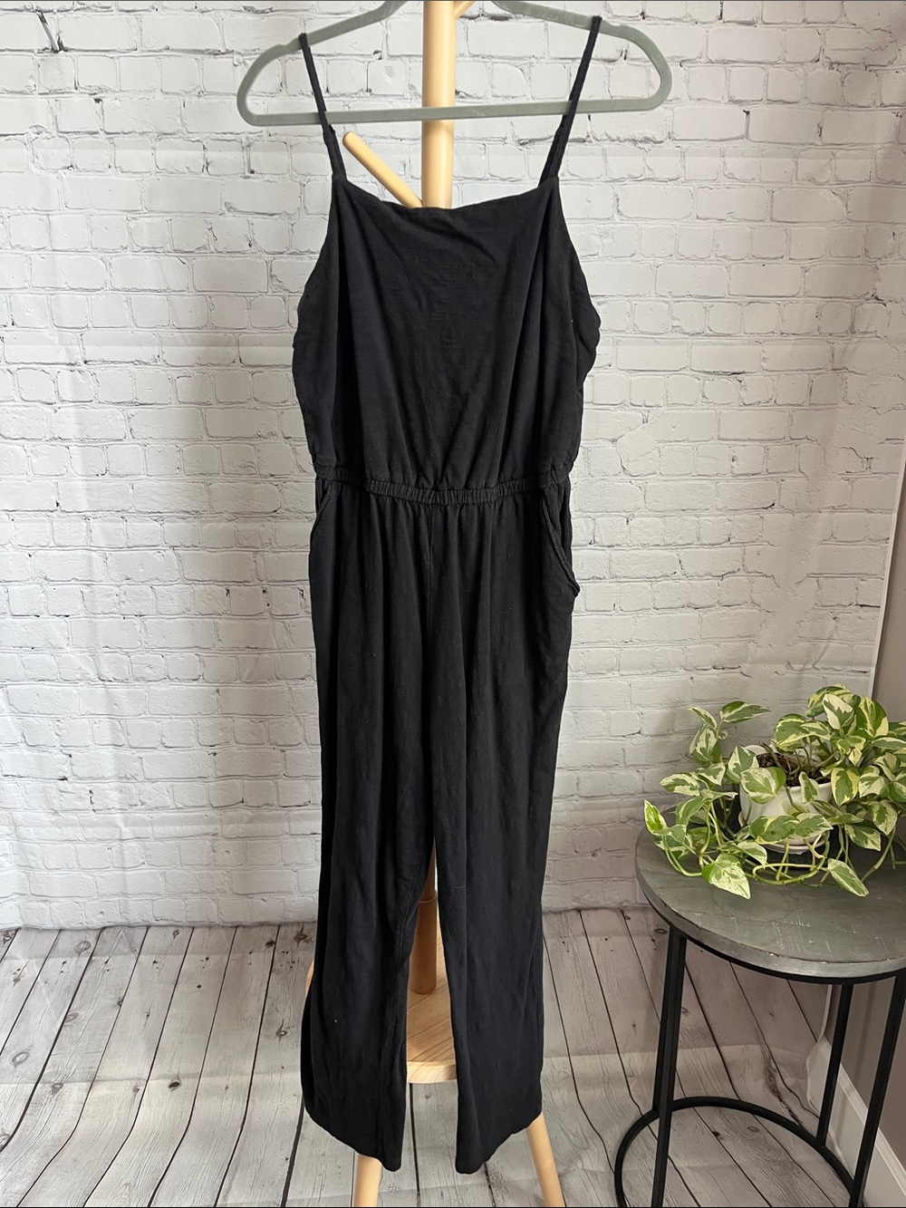 Old Navy Women's Black Sleeveless Wide-Leg Jumpsuit with Elastic Waist